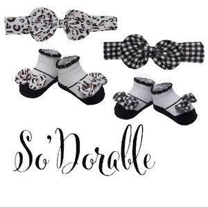 NWT So' Dorable Bow Headband and Bootie Set
